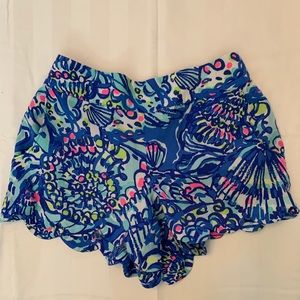 Lilly Pulitzer Scalloped Shorts size S